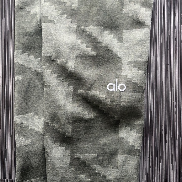 Alo Yoga Jungle Houndstooth Print Leggings - Size XS - Picture 7 of 7